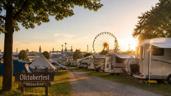 Campingplatz zum Oktoberfest mit Zelten und Wohnmobilen